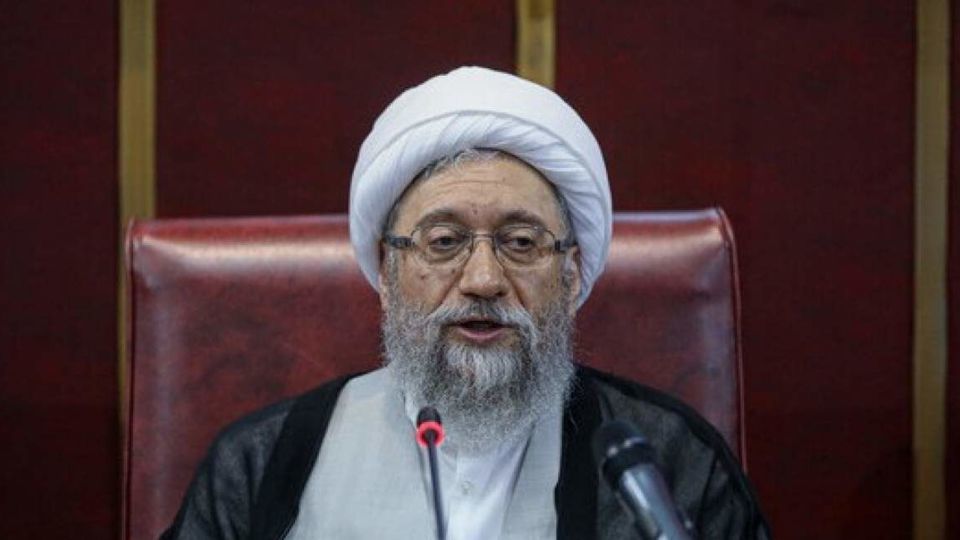 حمله و توهین عجیب به آملی لاریجانی در خصوص لوایح پالرمو و سی.اف.تی/ کنایه‌های یک نهاد دولتی به رئیس مجمع تشخیص مصلحت نظام