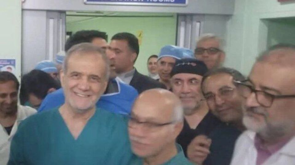 دکتر پزشکیان در تبریز دست به تیغ شد