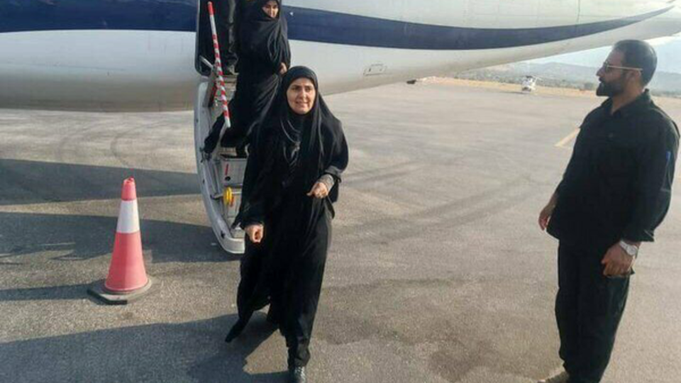 معاون دفتر پزشکیان: خانم وزیر فقط یک روز کیش بود