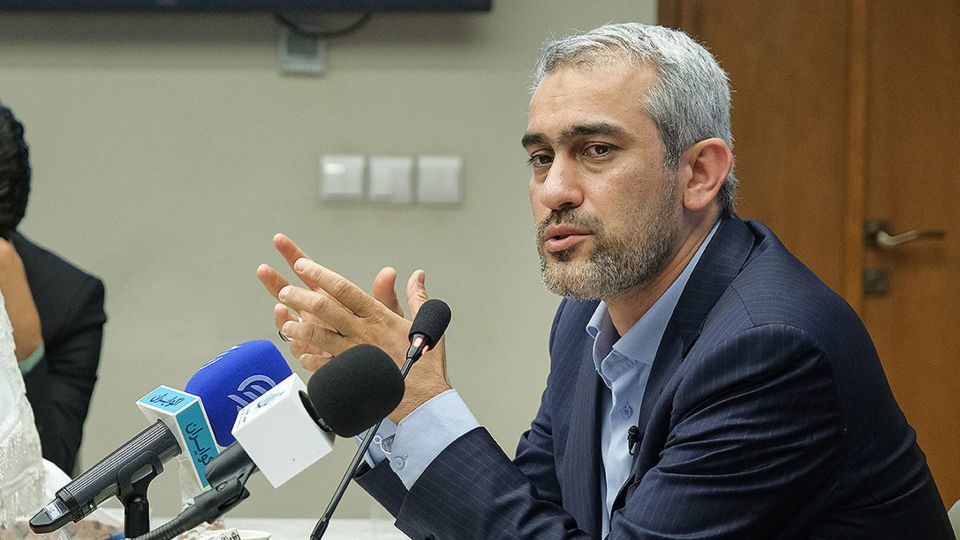 کمیسیون اقتصادی مجلس به مدنی‌زاده چراغ سبز نشان داد