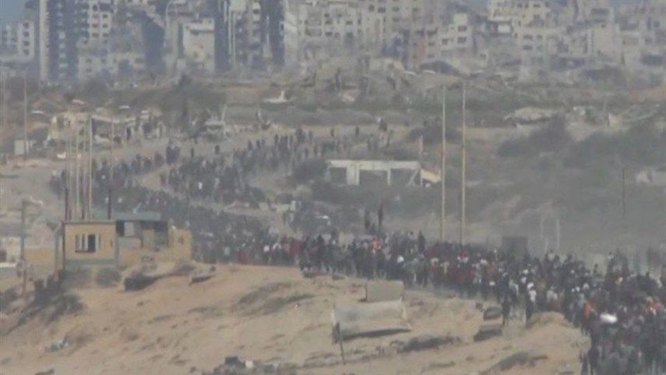 آغاز بازگشت آوارگان فلسطینی به شهر غزه و شمال آن پس از اجرای آتش‌بس