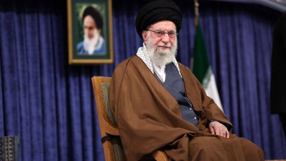 رهبر انقلاب خطاب به رئیس جمهور آمریکا: اصلاً شما چه کاره هستی؟!