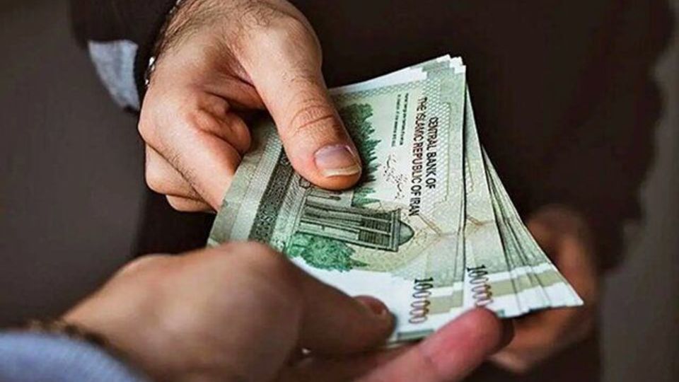 سایه تورم بر معیشت مردم؛ دولت در پی اصلاح حقوق‌ها