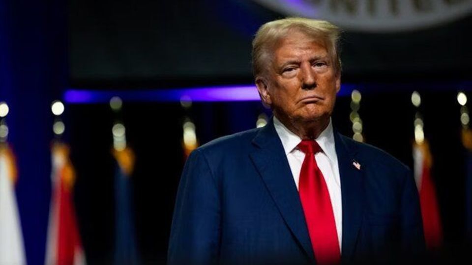 سناتور مورفی: ترامپ بر سر پرونده اپستین سرنگون می‌شود