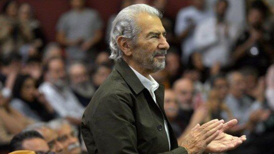 بازیگری که مردم او را روی دست بلند کردند