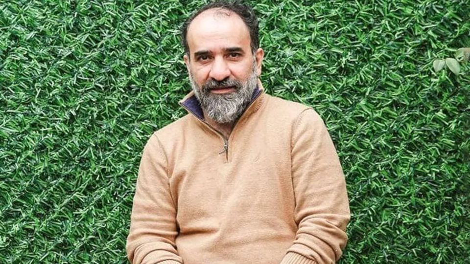 پیگیری وضعیت سلامتی رضا امیرخانی از سوی رهبر انقلاب