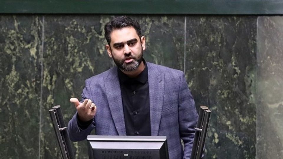 ثابتی: افزایش نرخ ارز تا ۱۲۶ هزار تومان نیازمند پاسخ‌گویی وزیر اقتصاد است