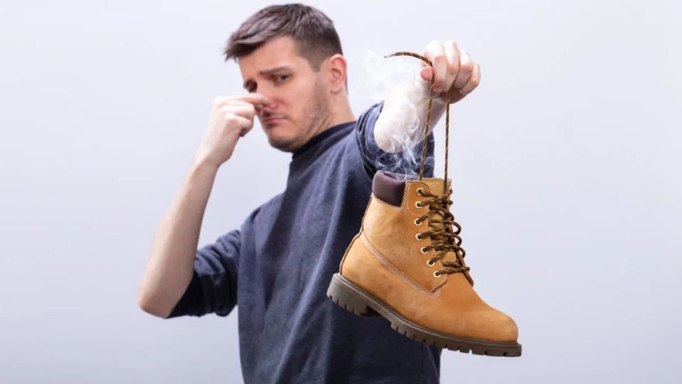 روش‌های ساده و خانگی برای از بین بردن بوی بد کفش