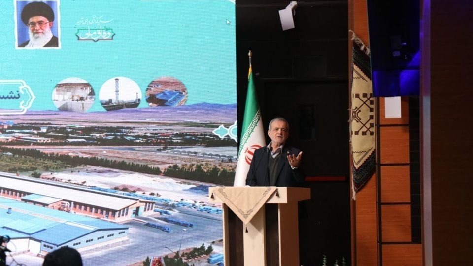 پزشکیان:خیلی چیزها را نمی دانم اما بی سواد نیستم