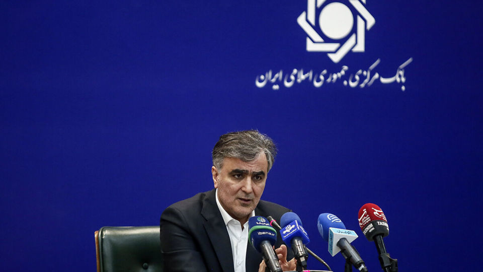 رئیس بانک مرکزی در آستانه برکناری است؟/ گزینه‌های احتمالی برای جانشینی محمدرضا فرزین