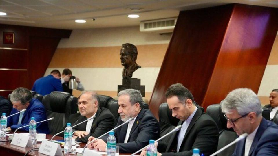 عراقچی: در حال مذاکره با روسیه برای فازهای بعدی نیروگاه بوشهر هستیم