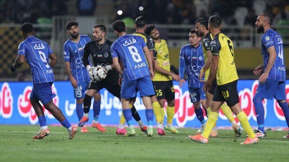 شب پرحاشیه سپاهان و استقلال با شکست ثانیه‌آخری طلایی‌پوشان در خانه