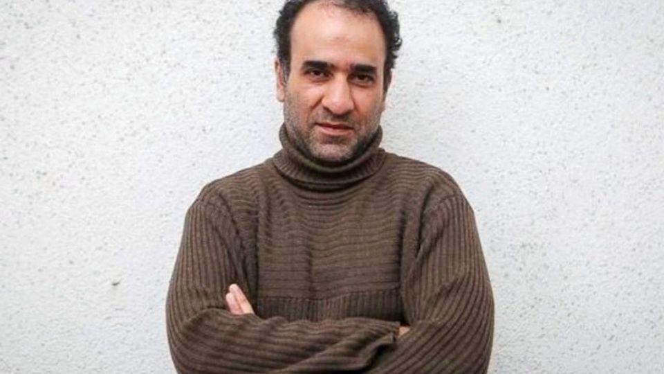 امیرخانی چشمانش را باز کرد