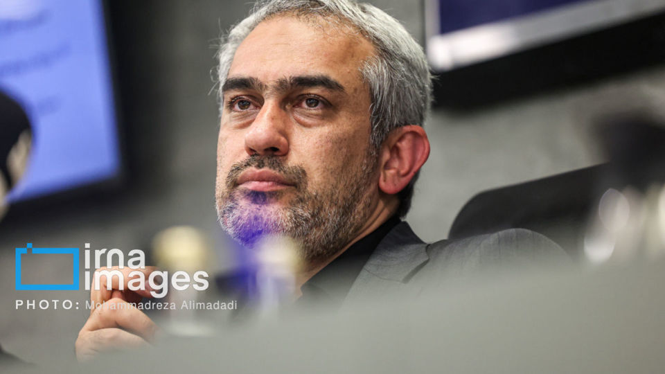 وزیر اقتصاد: ارز ترجیحی حذف نمی شود/حمایت معیشتی به همه ایرانیان تعلق می‌گیرد